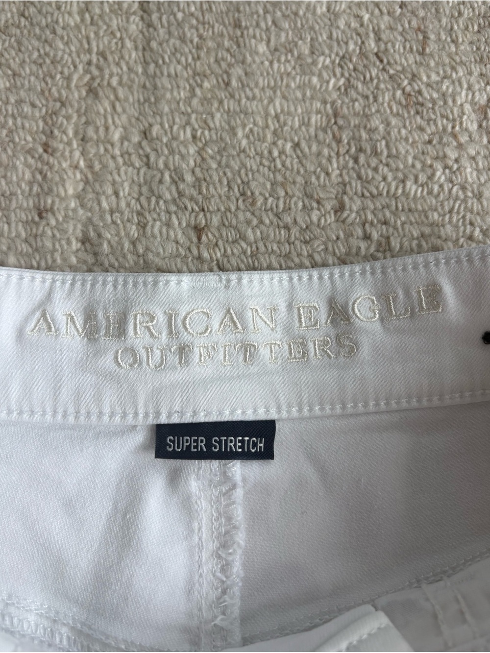 American Eagle AEO Twill Midi Shorts White Shorts Super Stretch - Size 6 - Picture 3 of 10